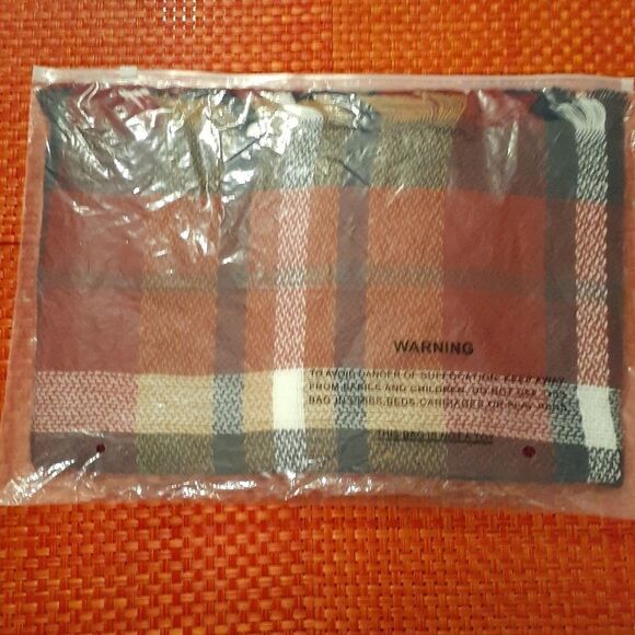NEW Infinity Scarf Navy/Burgundy Plaid Winter Women's - Picture 4 of 4